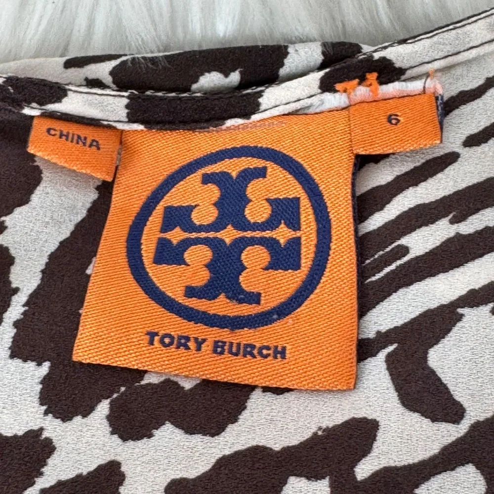 Tory Burch this measures